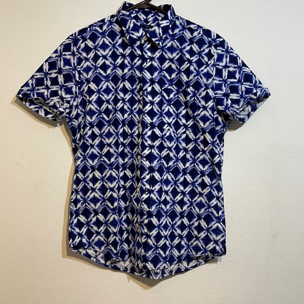Gap slim fit button down shirt size small for men